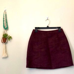 Old Navy dark maroon suede-like autumn fall mini skirt w front pockets, size 2